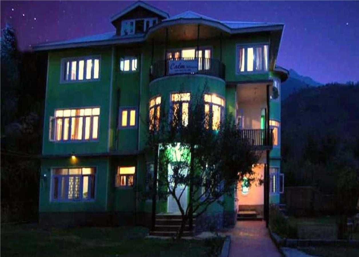Calm Holiday Inn Srīnagar Exterior foto